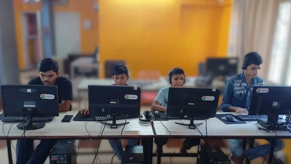 Learn From Peers Students Learning Computer